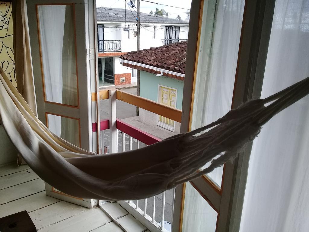 Hostal Colina De Lluvia Филандиа Екстериор снимка